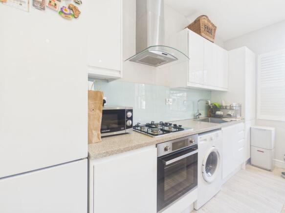 7 Lyons Crescent, Tonbridge photo 4