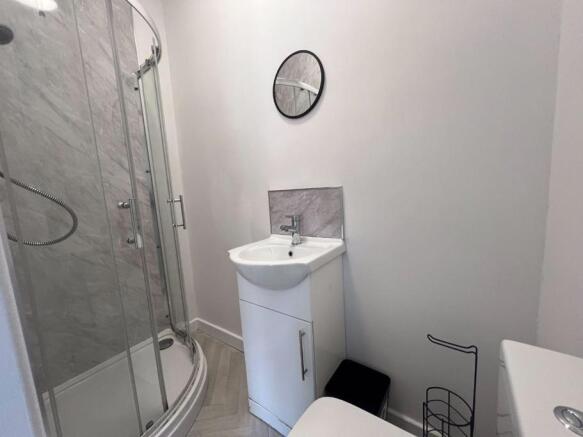 1 bed House Share to rent Image 7