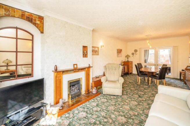 Lounge/Dining Room