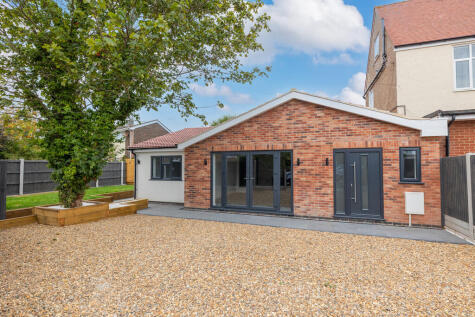 Marine Parade, Gorleston - Just steps away from Gorleston's expansive sandy beach and seafront prome