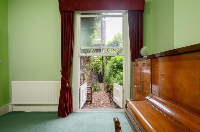 2 bed Apartment for sale Image 8