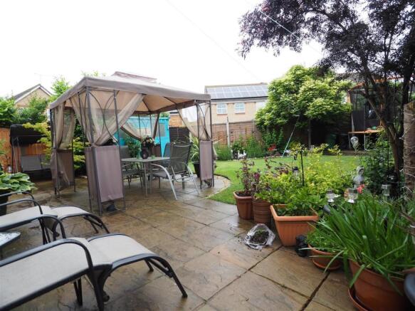 Outdoor Entertainment Area & Garden 782