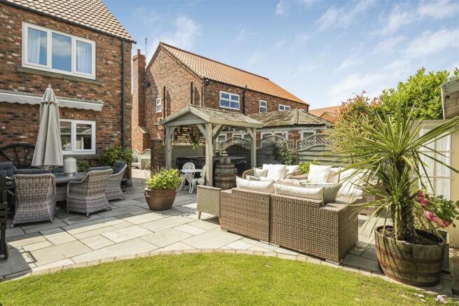 2 Cleveland Close3.jpg