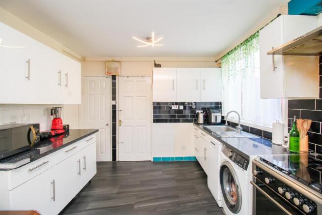 3 bed Semi-Detached for sale Image 4
