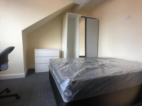 5 bed Terraced to rent Image 6
