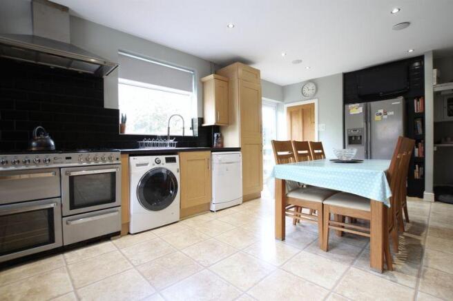 Kitchen / Dini...