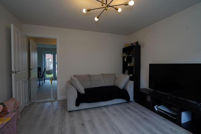 3 bed Semi-Detached for sale Image 6
