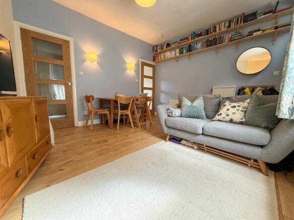 LOUNGE DINING ROOM