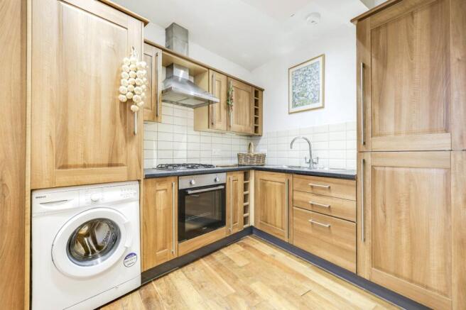 2 bed Flat for sale Image 4