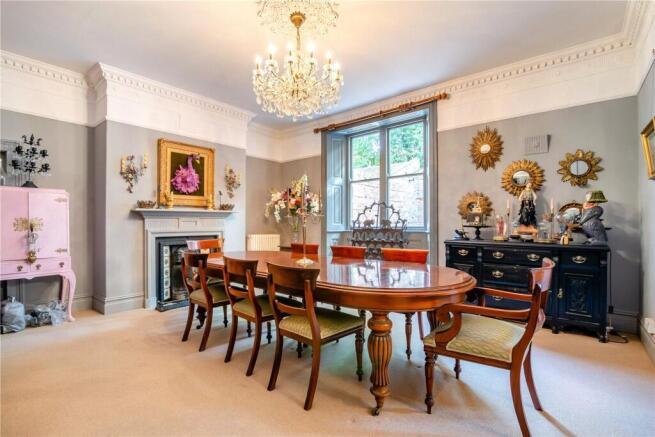5 bed Detached for sale Image 9