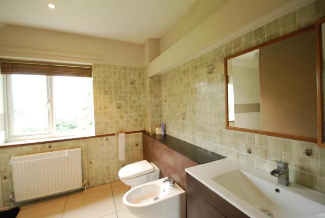 EN SUITE