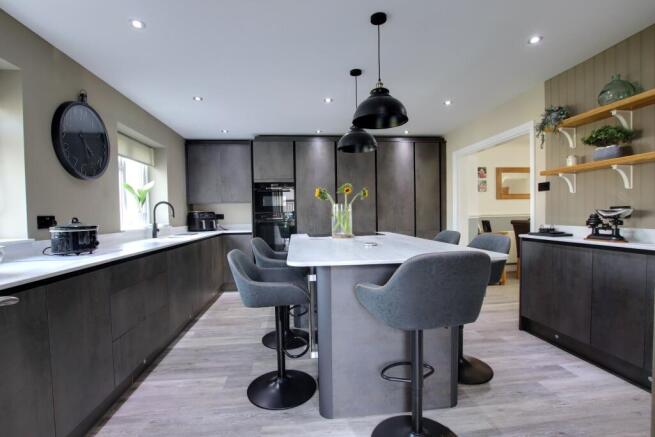 KITCHEN/BREAKFAST ROOM