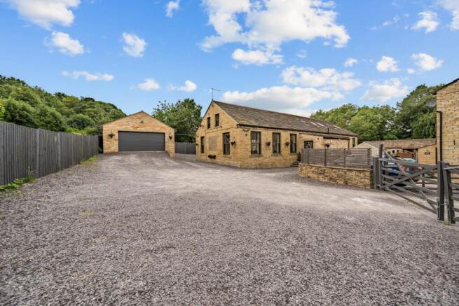 5 bed Detached for sale Image 4