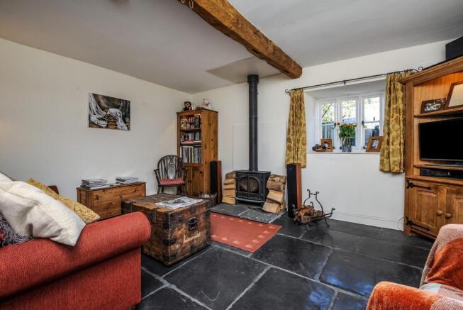 Well proportioned sitting room