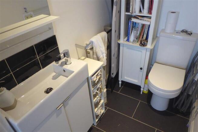 FITTED CLOAKROOM
