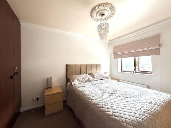 4 bed Semi-Detached for sale Image 10
