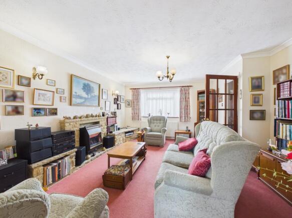 CAM04018G0-PR0490-STILL010