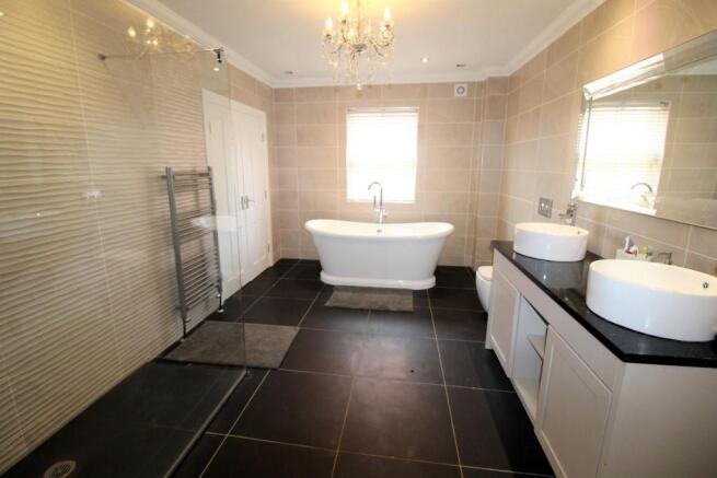 FAMILY BATHROOM