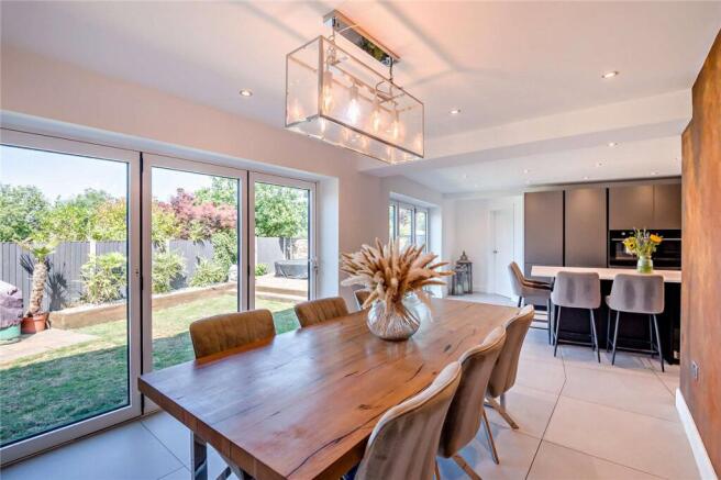 6 bed Detached for sale Image 4