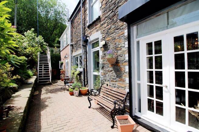 Side Courtyard