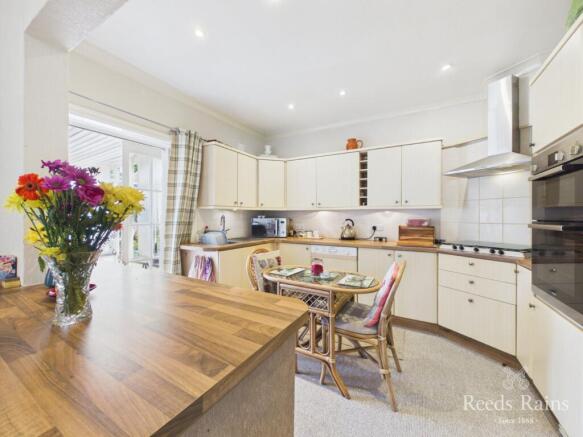 3 bed Detached for sale Image 3
