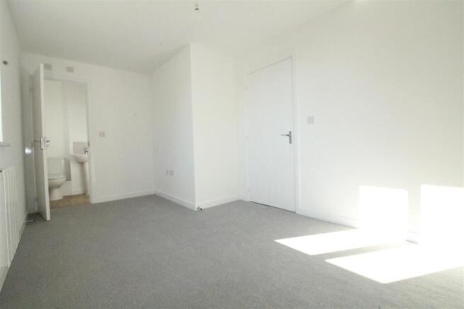 2 bed Apartment for sale Image 4