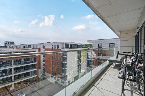 Newbury Racecourse, Berkshire, RG14