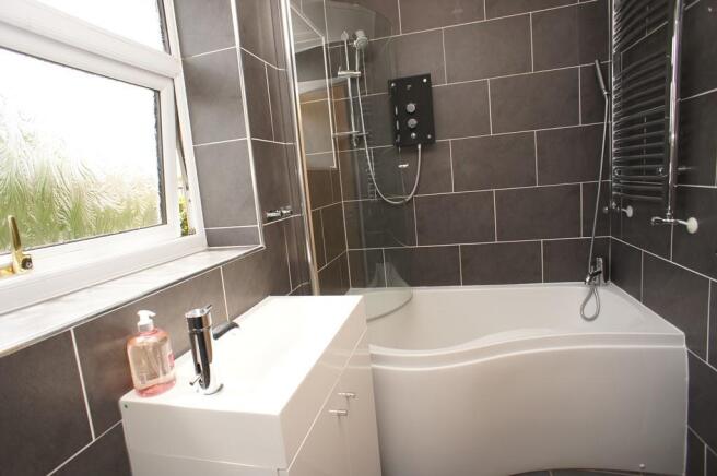 Bathroom-3.JPG