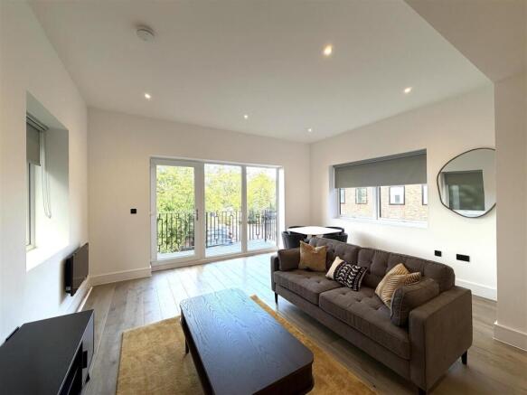 Living Room pic 12.jpeg