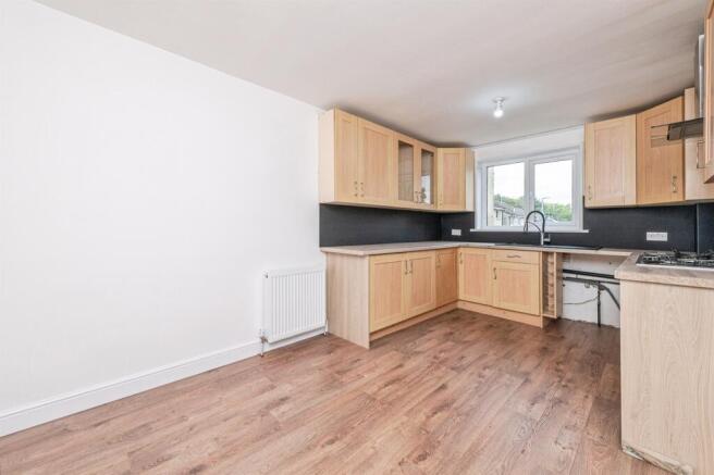 3 bed Terraced for sale Image 4