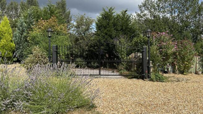 4 bed Detached for sale Image 5