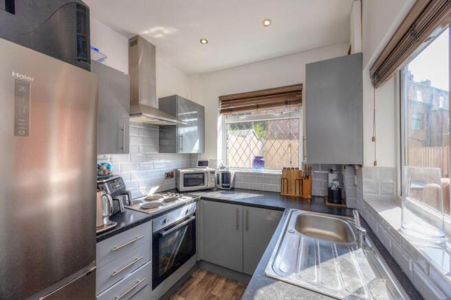 3 bed Terraced to rent Image 8