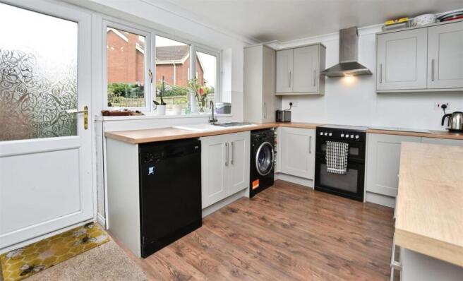 4 bed Semi-Detached for sale Image 9