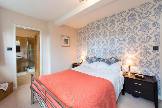 Bedroom with En-s...