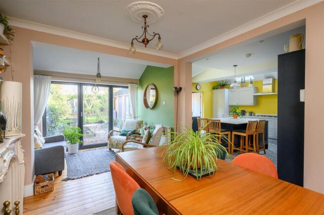 DINING SNUG