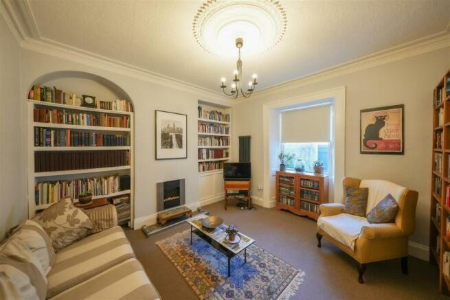 SITTING ROOM/DINING ROOM