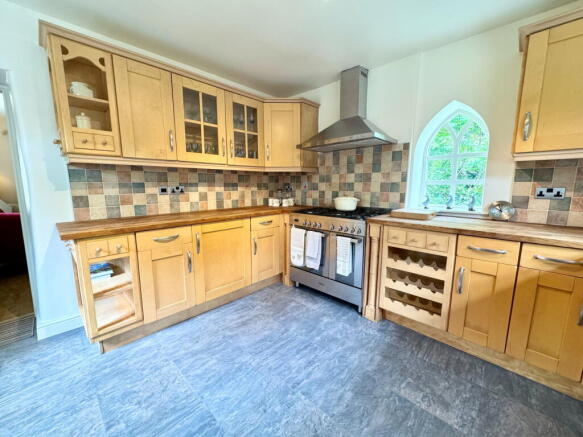 3 bed Detached for sale Image 11