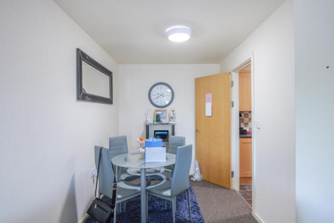 2 bed Flat for sale Image 6
