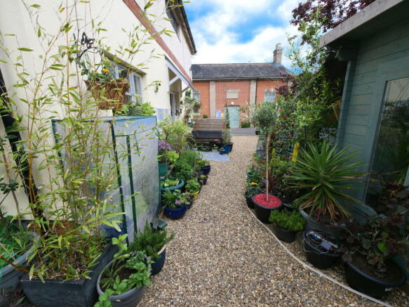 Photo 10