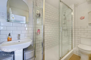 32, Elizabeth Fry Place, London SE18 4LA