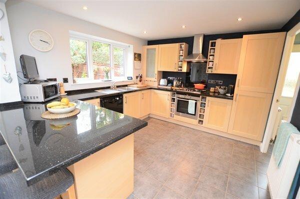 open plan dining/kitchen