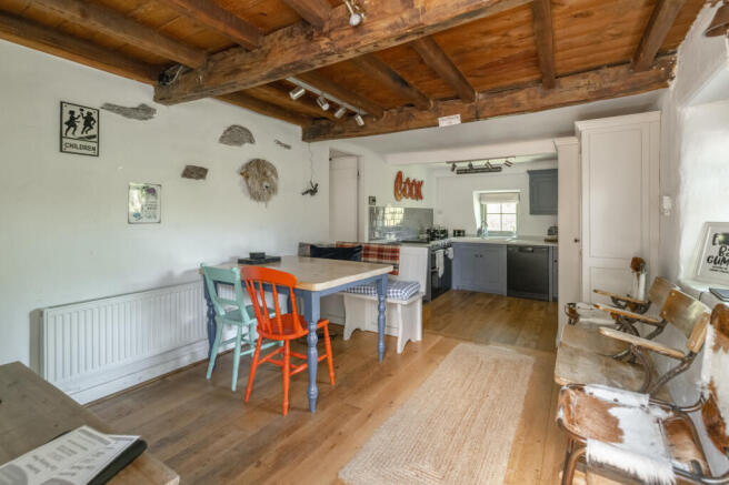 3 bed Semi-Detached for sale Image 4