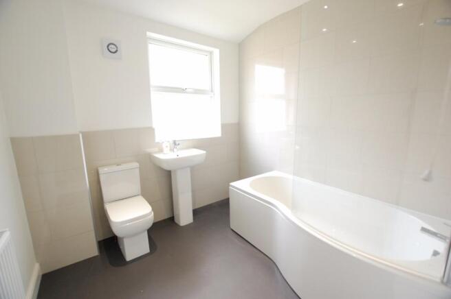 4 bed Terraced to rent Image 6