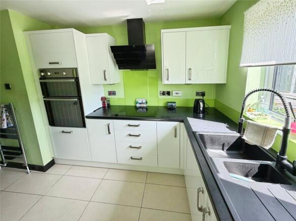 3 bed Detached for sale Image 11