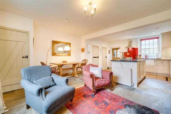 4 bed House for sale Image 5