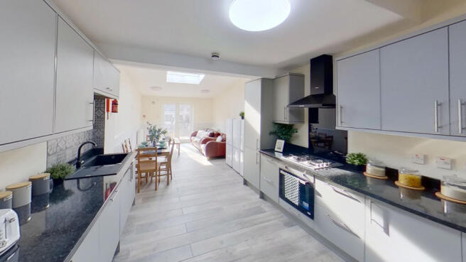 8 Bedroom Semi-Detached House - HMO