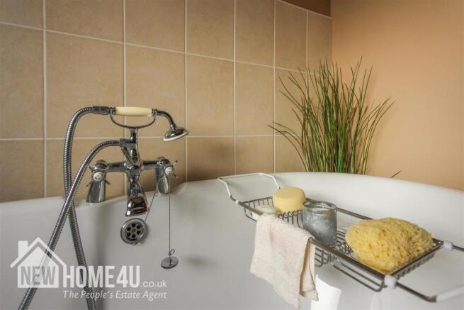 FAMILY BATHROOM: