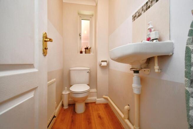 6 bed Detached for sale Image 7