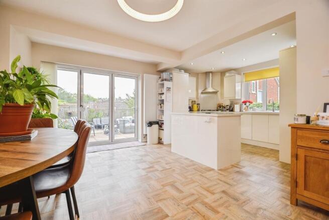 3 bed Semi-Detached for sale Image 4