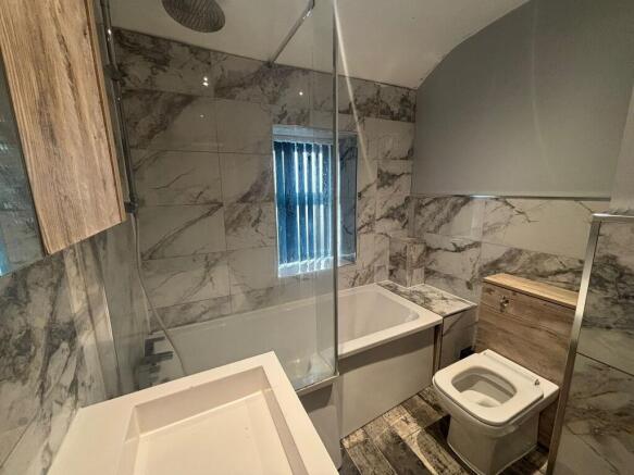3 bed Terraced for sale Image 11
